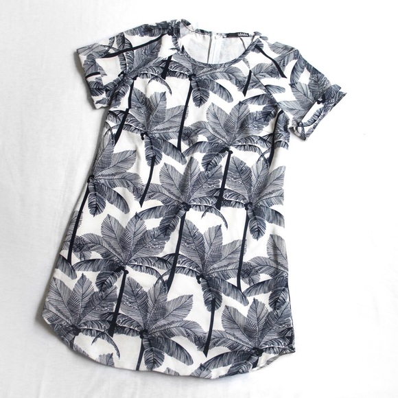 Lulu’s • Going, Going Palm Dress - Picture 2 of 8